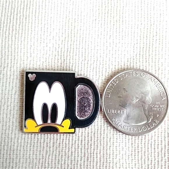 DISNEY HIDDEN MICKEY GOOFY MUG PIN - Picture 3 of 5